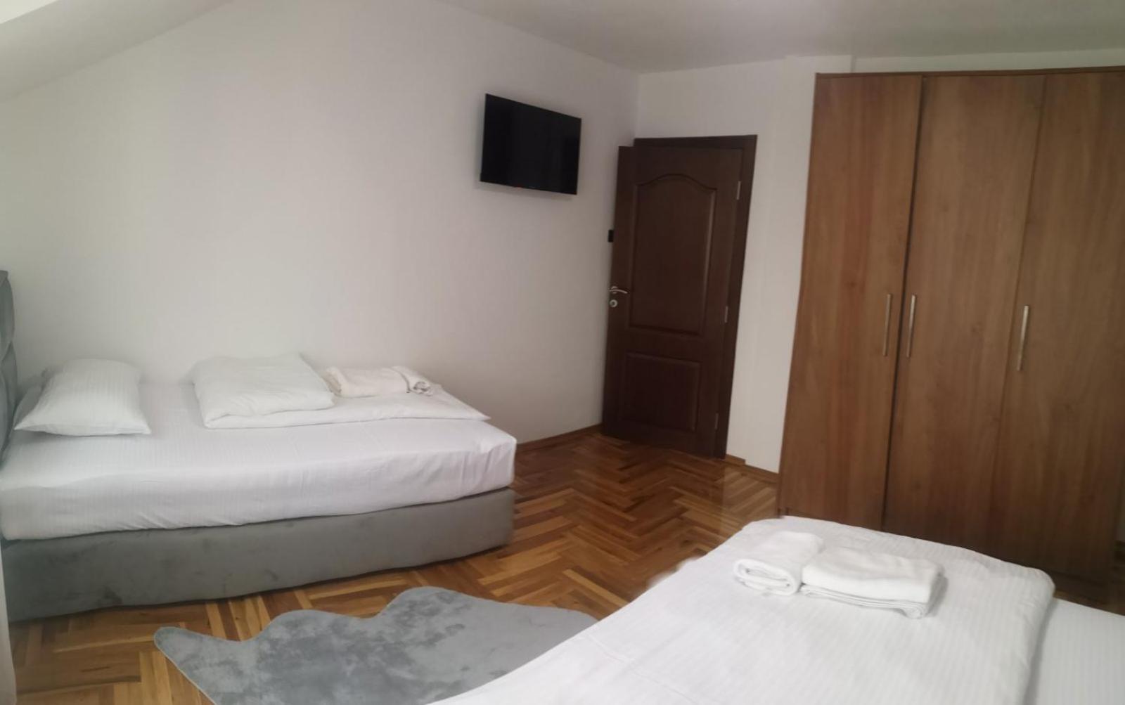 Zlatna Kruna Banja Luka Buitenkant foto